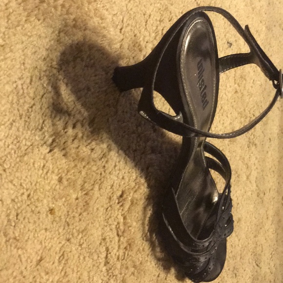 Strapped heels - Picture 2 of 6